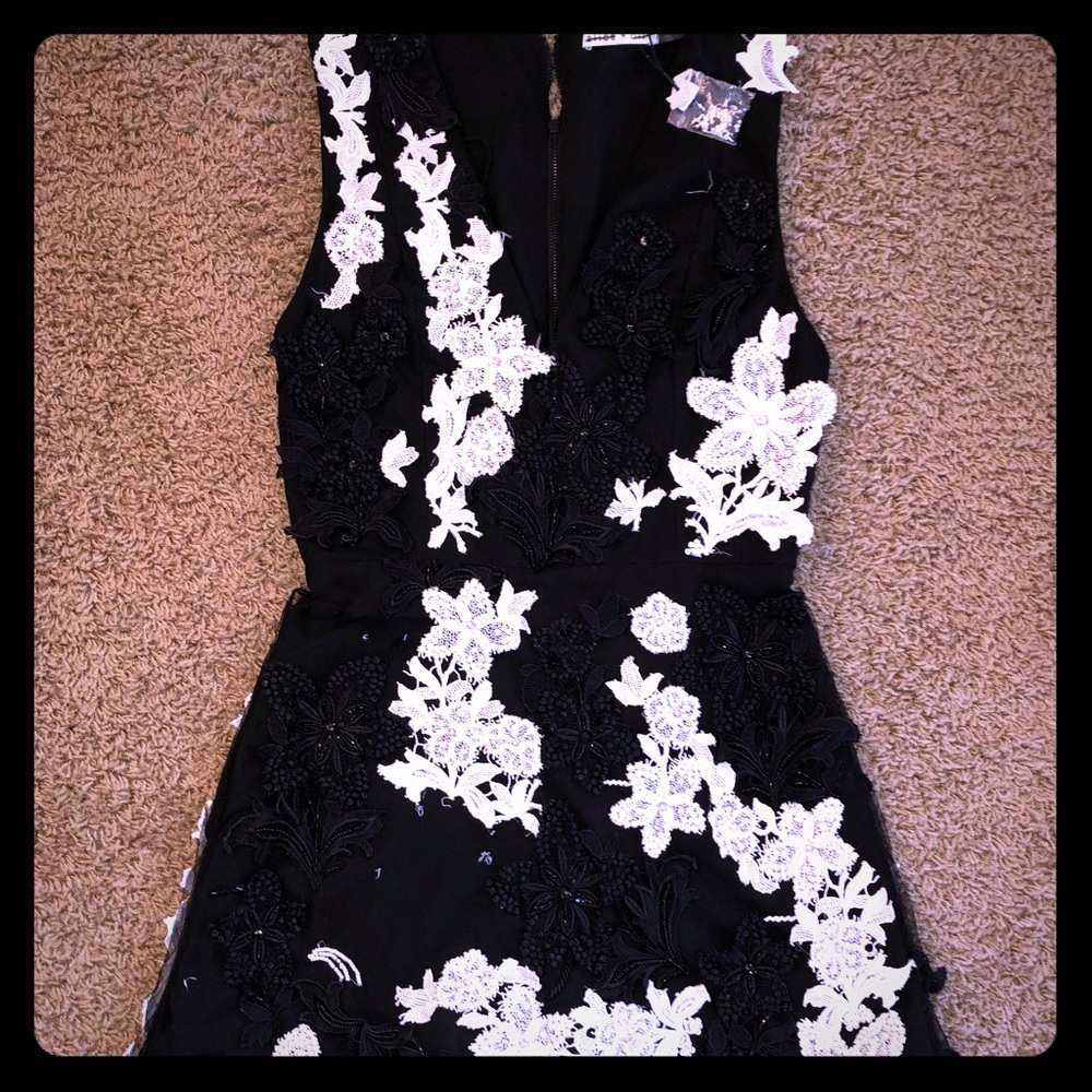 Alice AndOlivia black and white dress